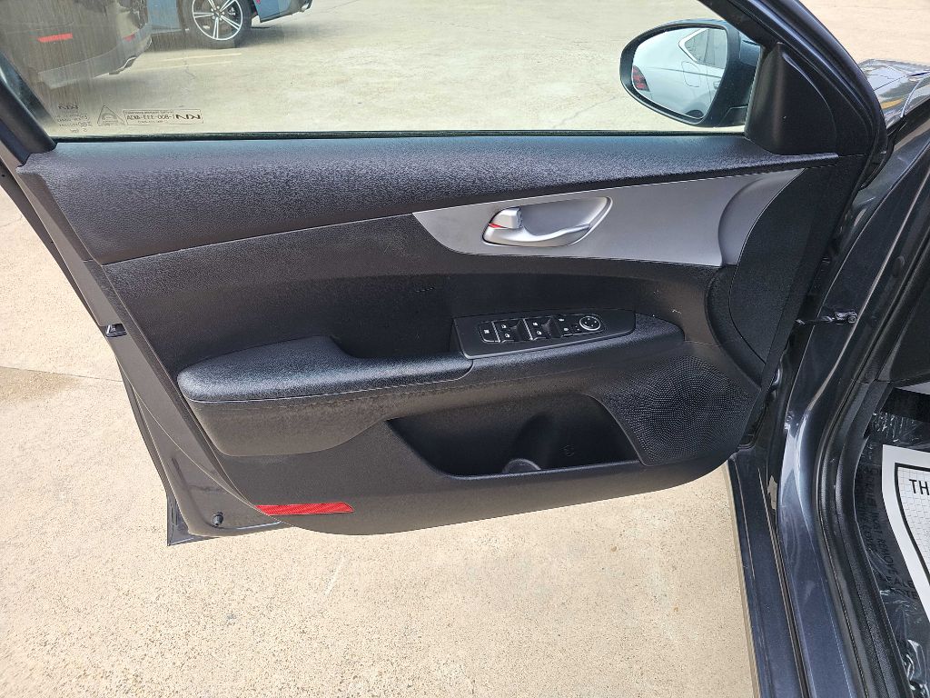 Photo 12 of this KIA FORTE