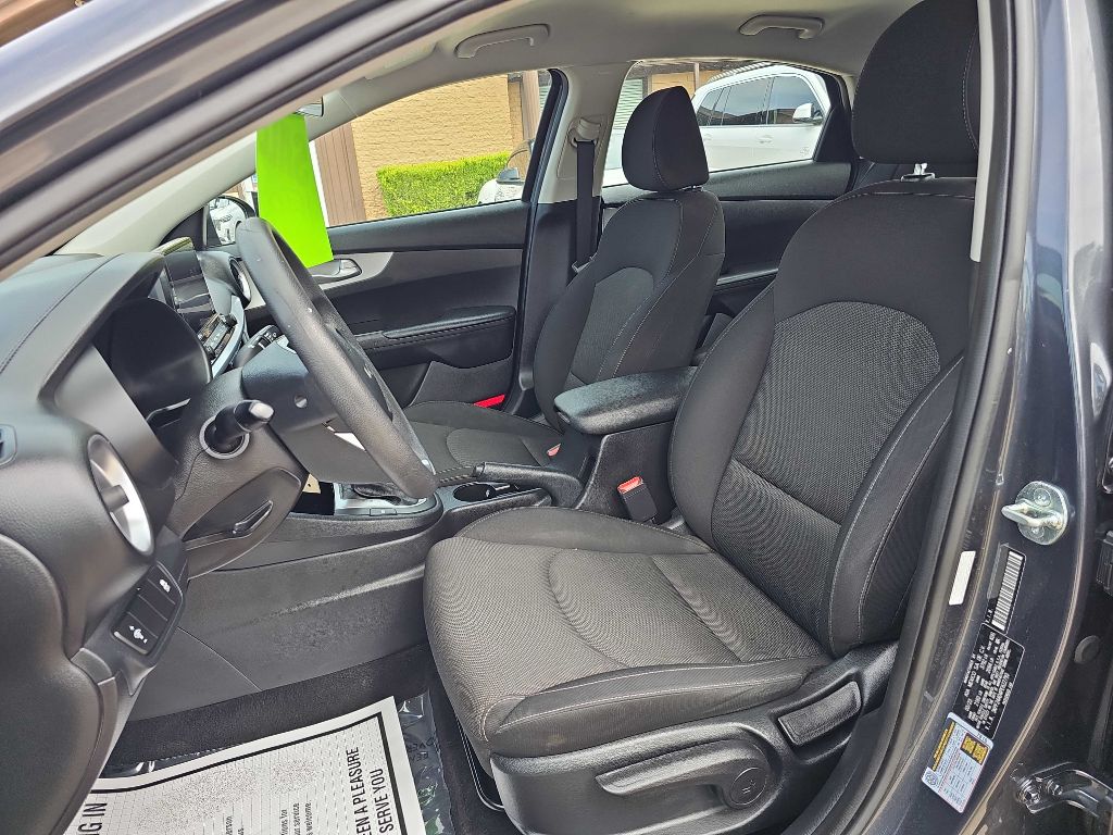 Photo 13 of this KIA FORTE