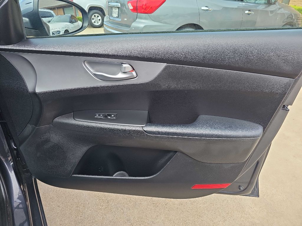 Photo 18 of this KIA FORTE