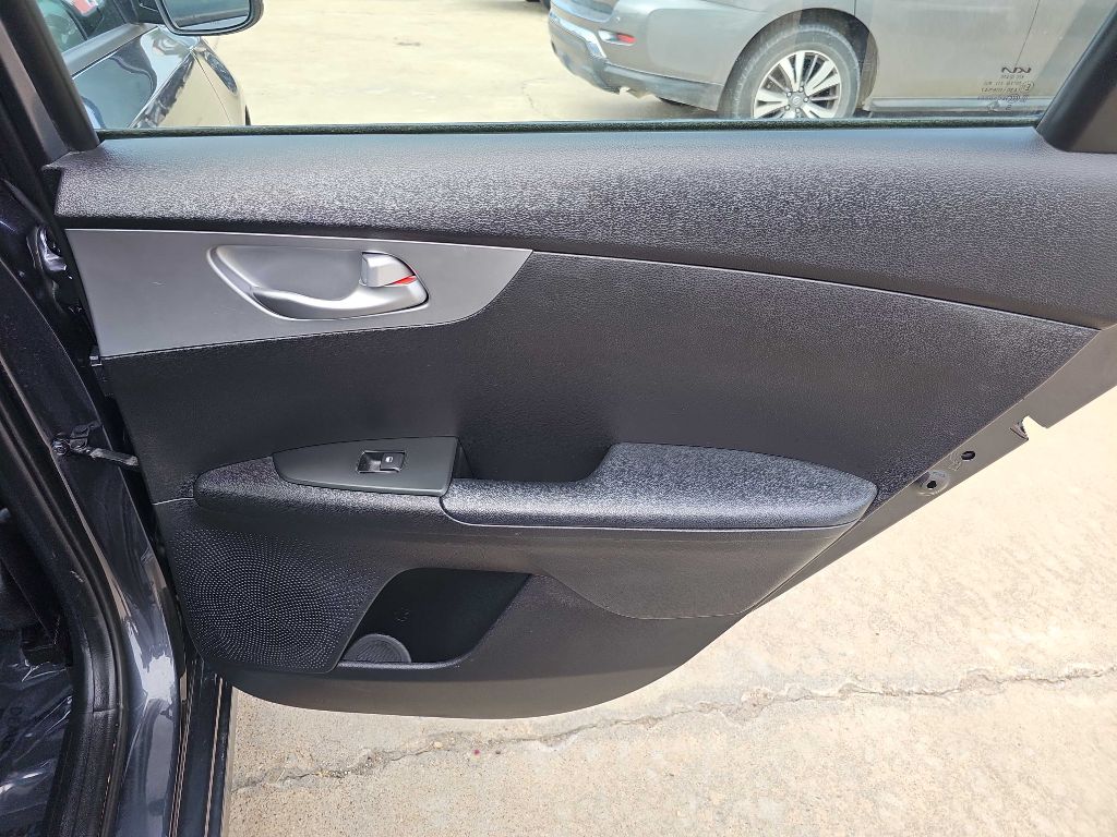 Photo 16 of this KIA FORTE