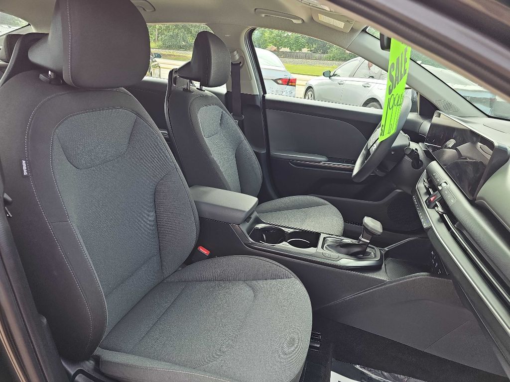 Photo 19 of this KIA K4
