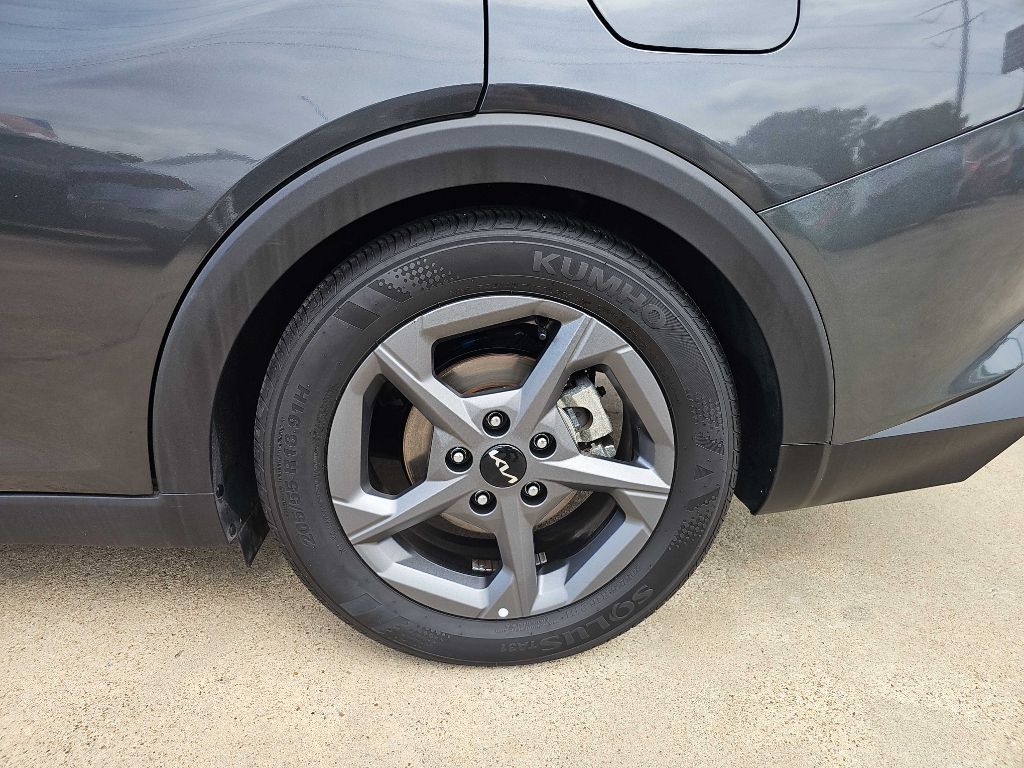 Photo 11 of this KIA K4
