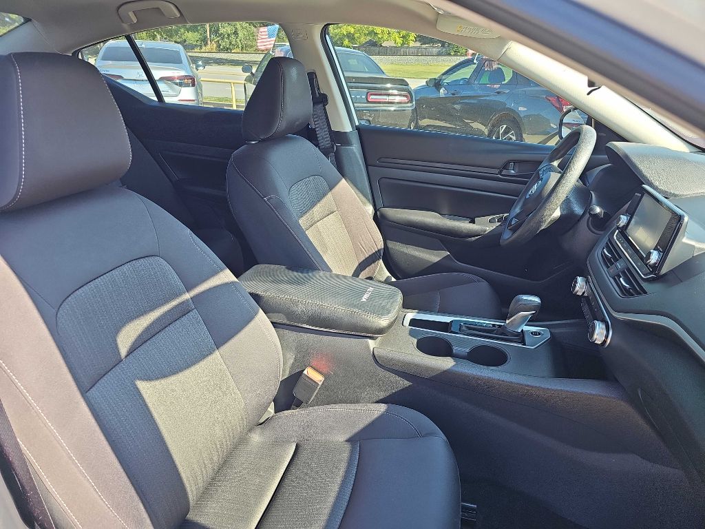 Photo 18 of this NISSAN ALTIMA