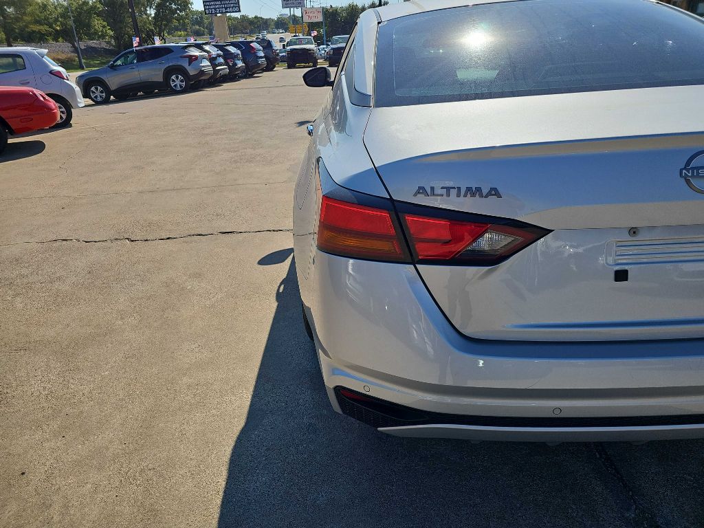 Photo 9 of this NISSAN ALTIMA