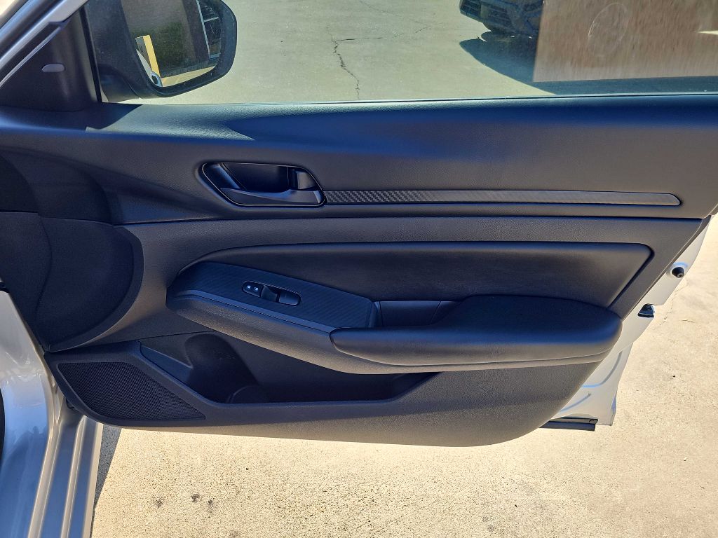Photo 17 of this NISSAN ALTIMA