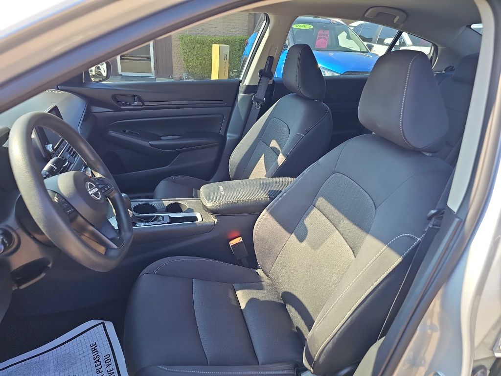 Photo 11 of this NISSAN ALTIMA