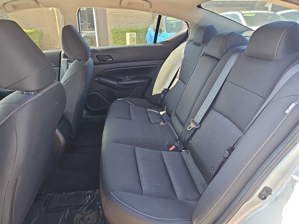Photo 13 of this NISSAN ALTIMA