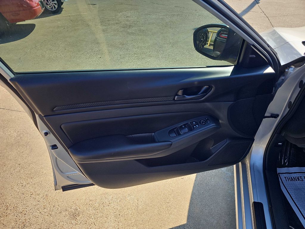Photo 12 of this NISSAN ALTIMA