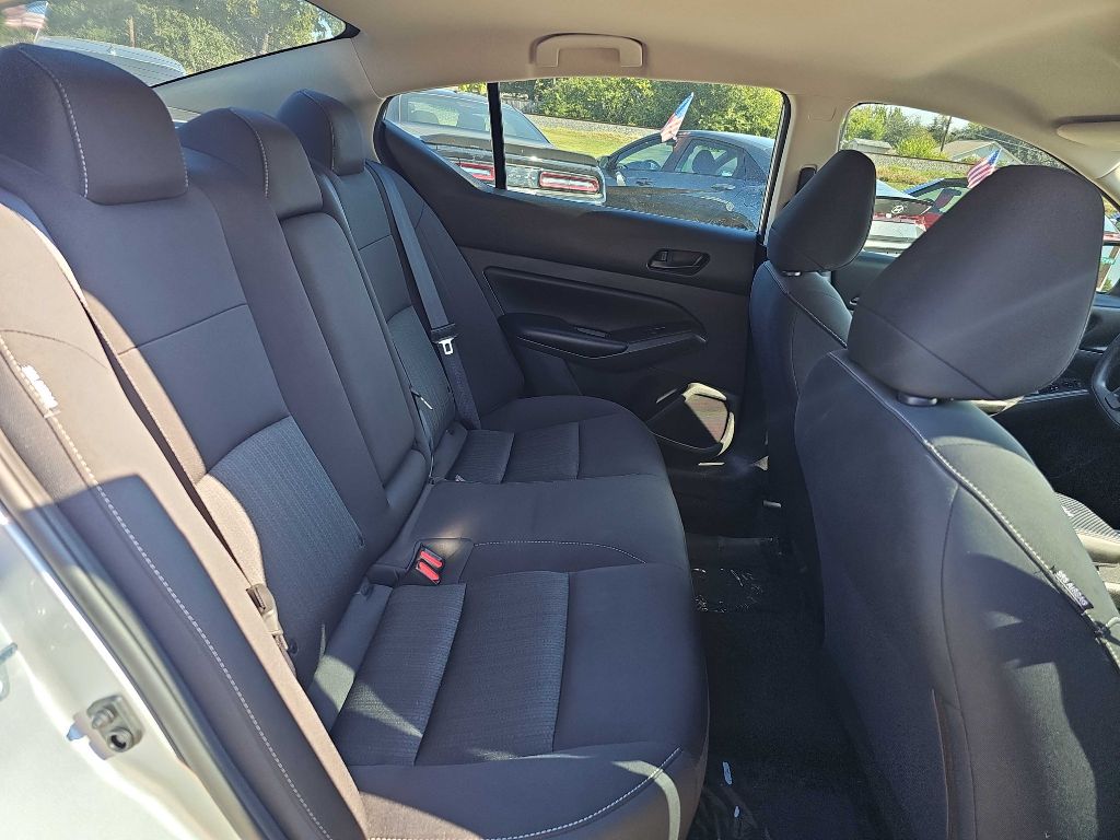 Photo 16 of this NISSAN ALTIMA