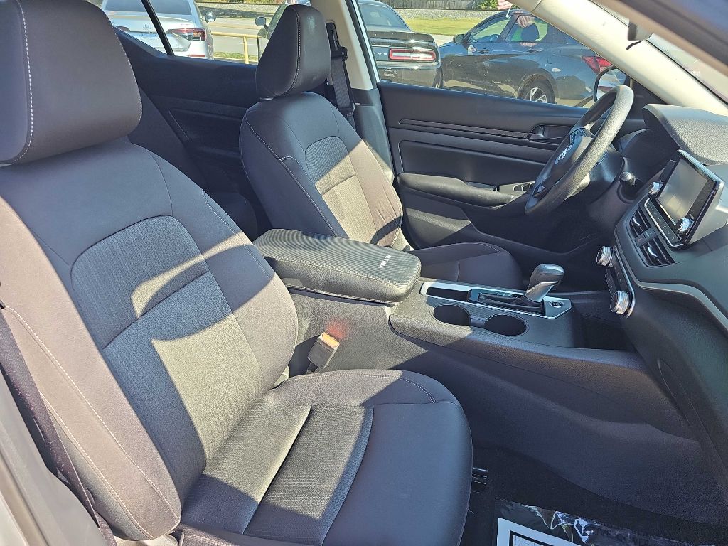 Photo 19 of this NISSAN ALTIMA
