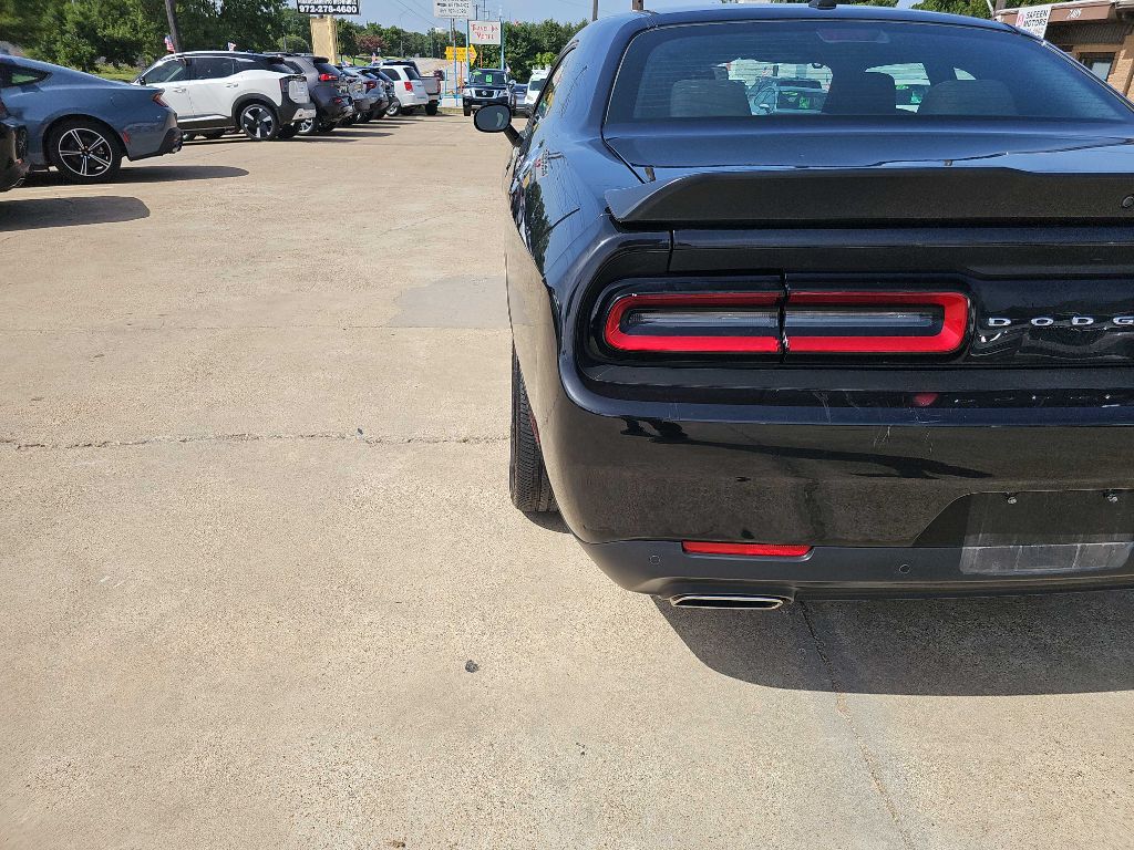 Photo 10 of this DODGE CHALLENGER
