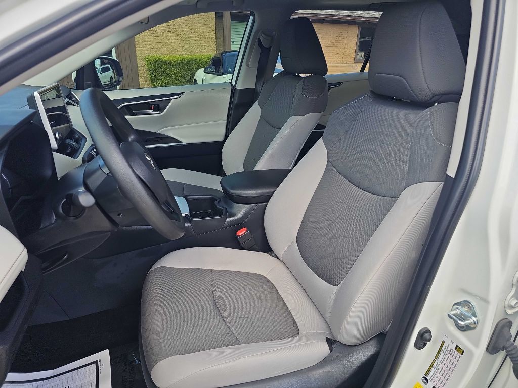 Photo 13 of this TOYOTA RAV4