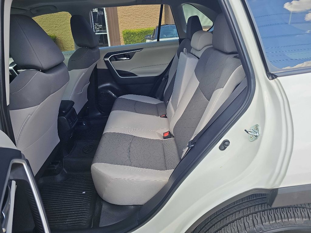 Photo 15 of this TOYOTA RAV4