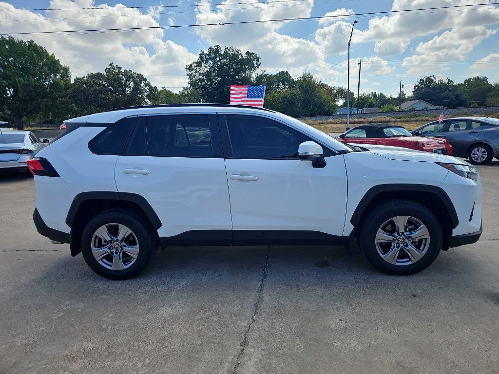 Photo 4 of this TOYOTA RAV4