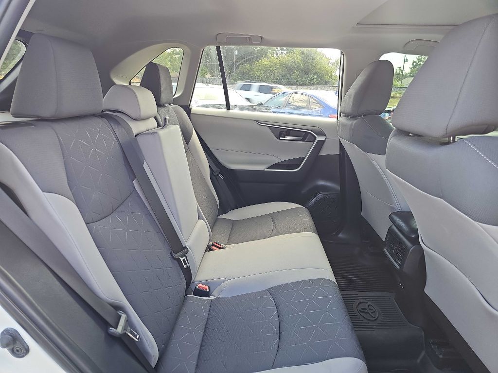 Photo 17 of this TOYOTA RAV4