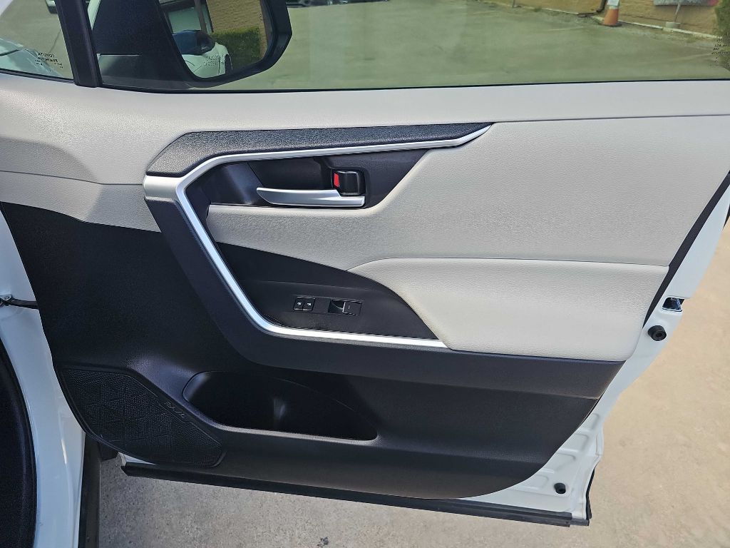 Photo 18 of this TOYOTA RAV4