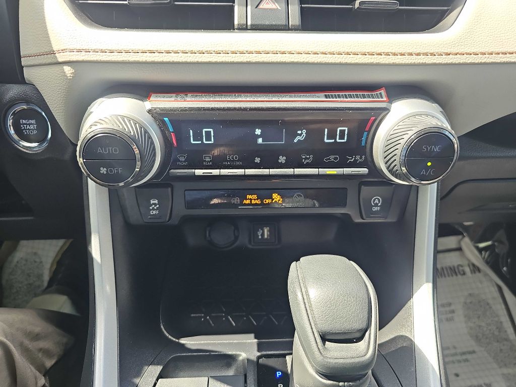 Photo 28 of this TOYOTA RAV4