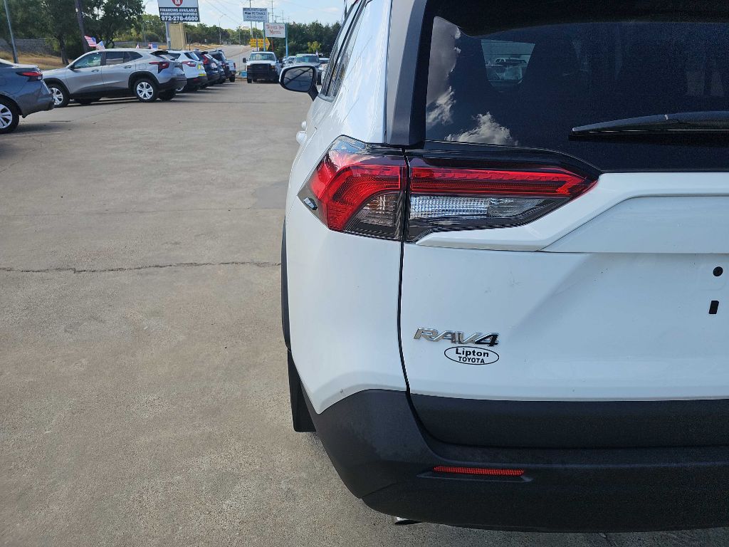 Photo 10 of this TOYOTA RAV4