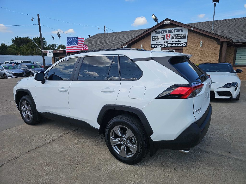 Photo 2 of this TOYOTA RAV4