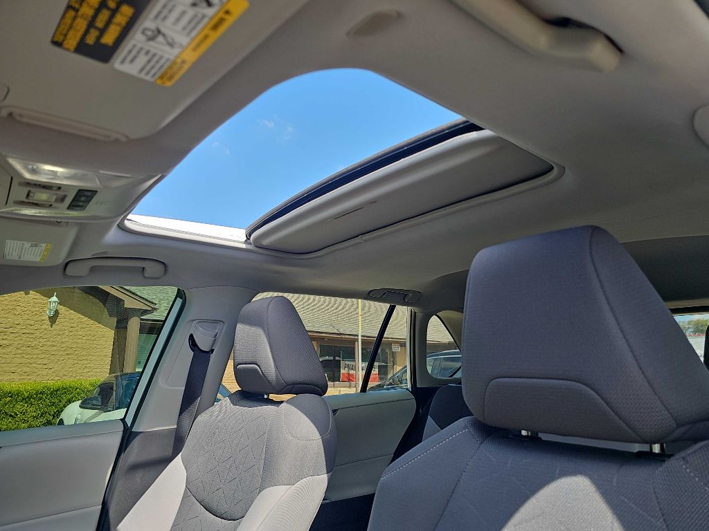 Photo 36 of this TOYOTA RAV4