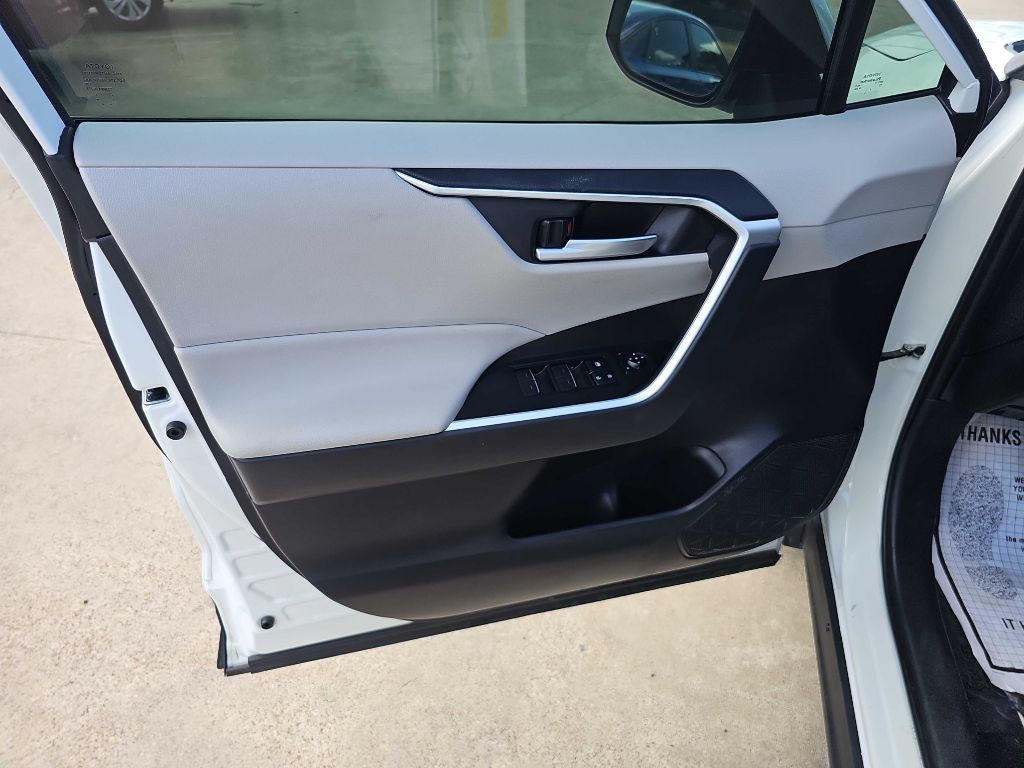 Photo 12 of this TOYOTA RAV4