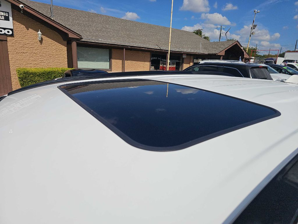Photo 33 of this TOYOTA RAV4