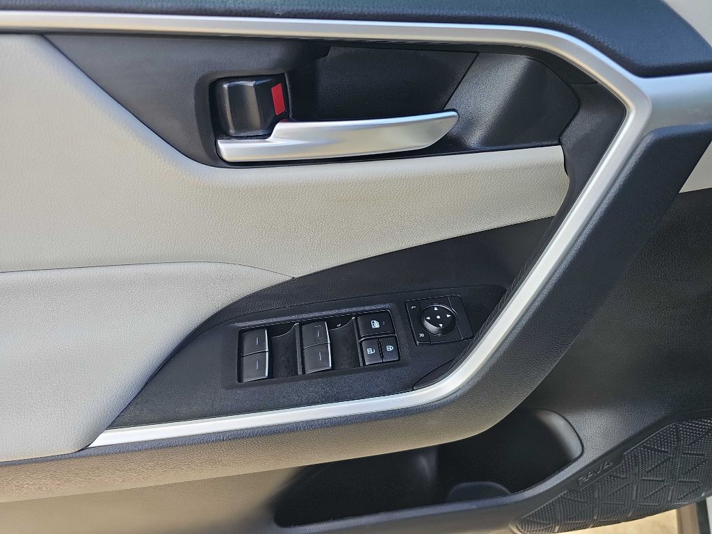 Photo 20 of this TOYOTA RAV4