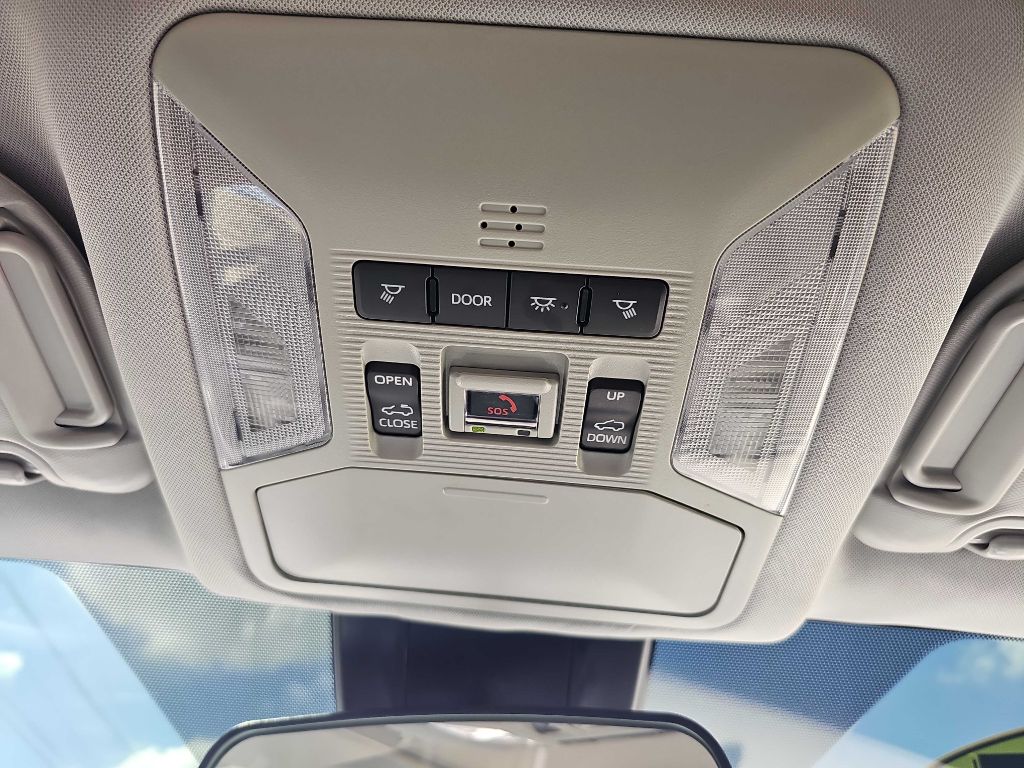 Photo 31 of this TOYOTA RAV4
