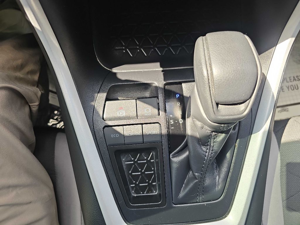 Photo 29 of this TOYOTA RAV4