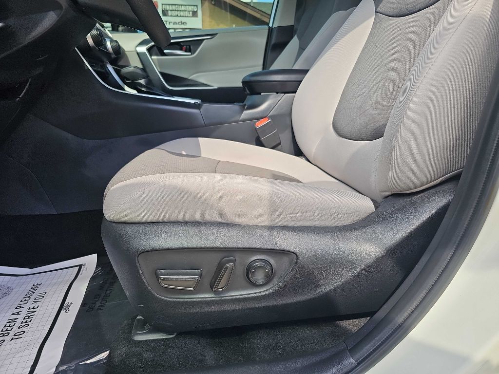Photo 21 of this TOYOTA RAV4