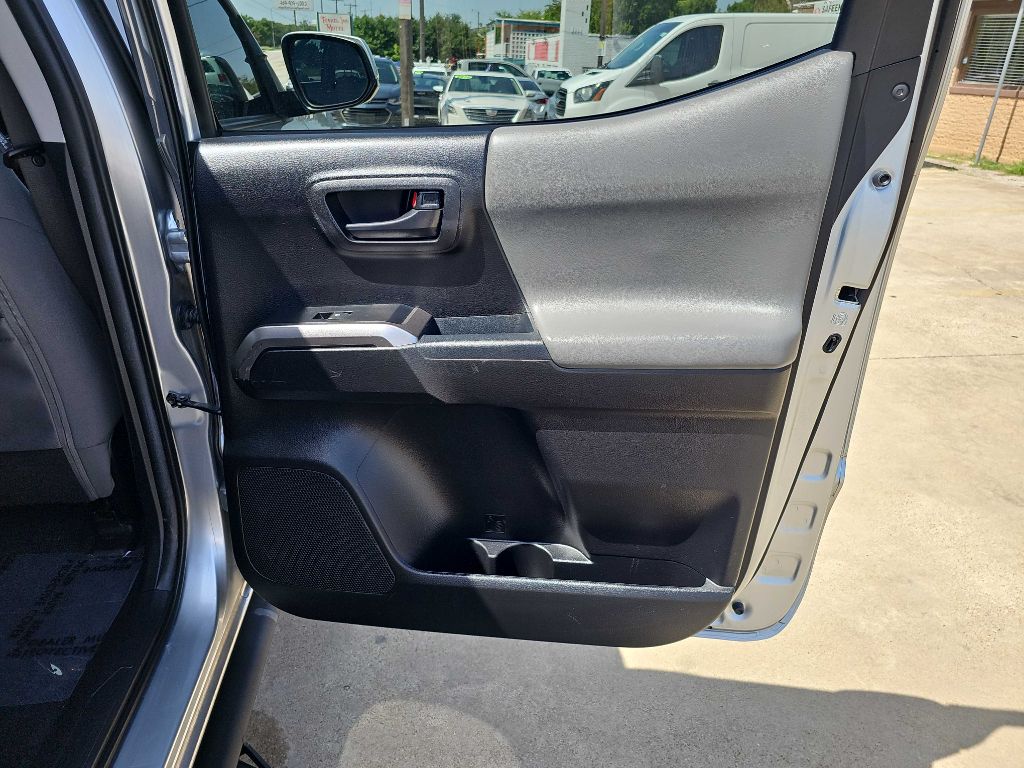 Photo 14 of this TOYOTA TACOMA