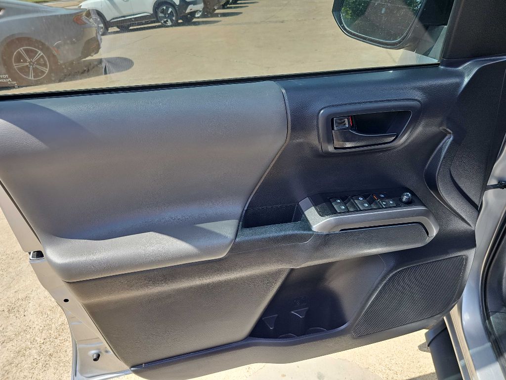 Photo 11 of this TOYOTA TACOMA