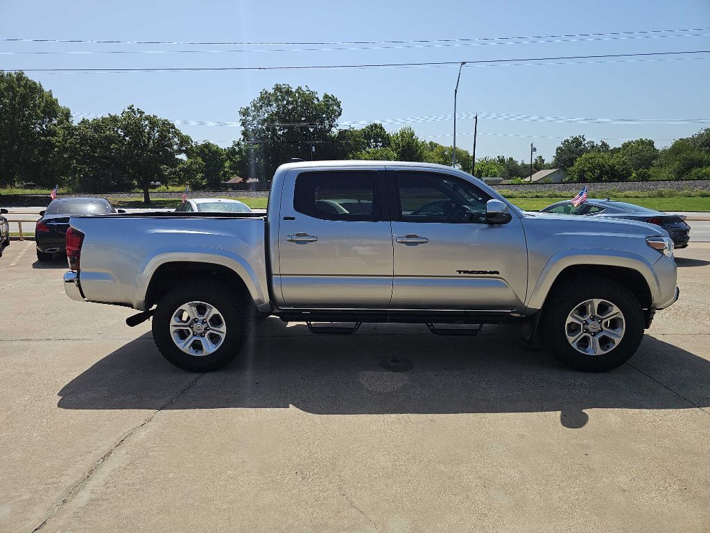 Photo 2 of this TOYOTA TACOMA
