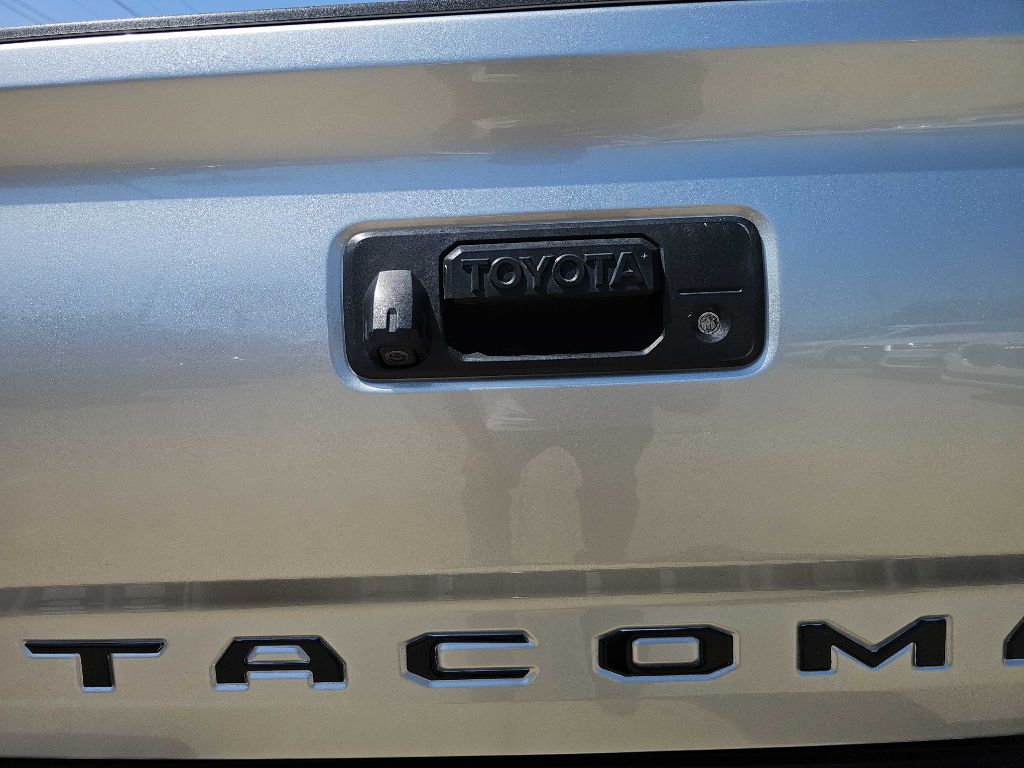 Photo 28 of this TOYOTA TACOMA