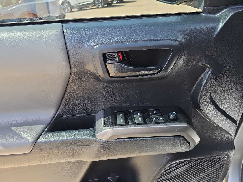 Photo 16 of this TOYOTA TACOMA