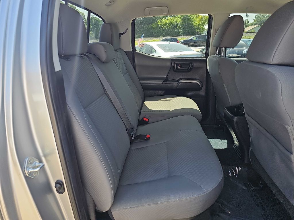 Photo 12 of this TOYOTA TACOMA