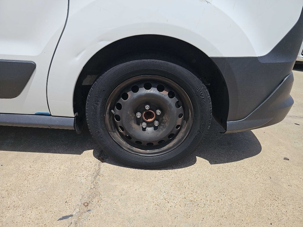 Photo 11 of this FORD TRANSIT CONNECT