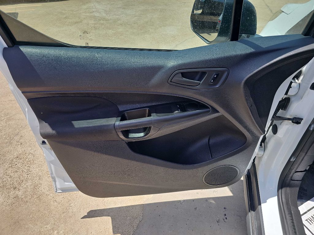 Photo 12 of this FORD TRANSIT CONNECT