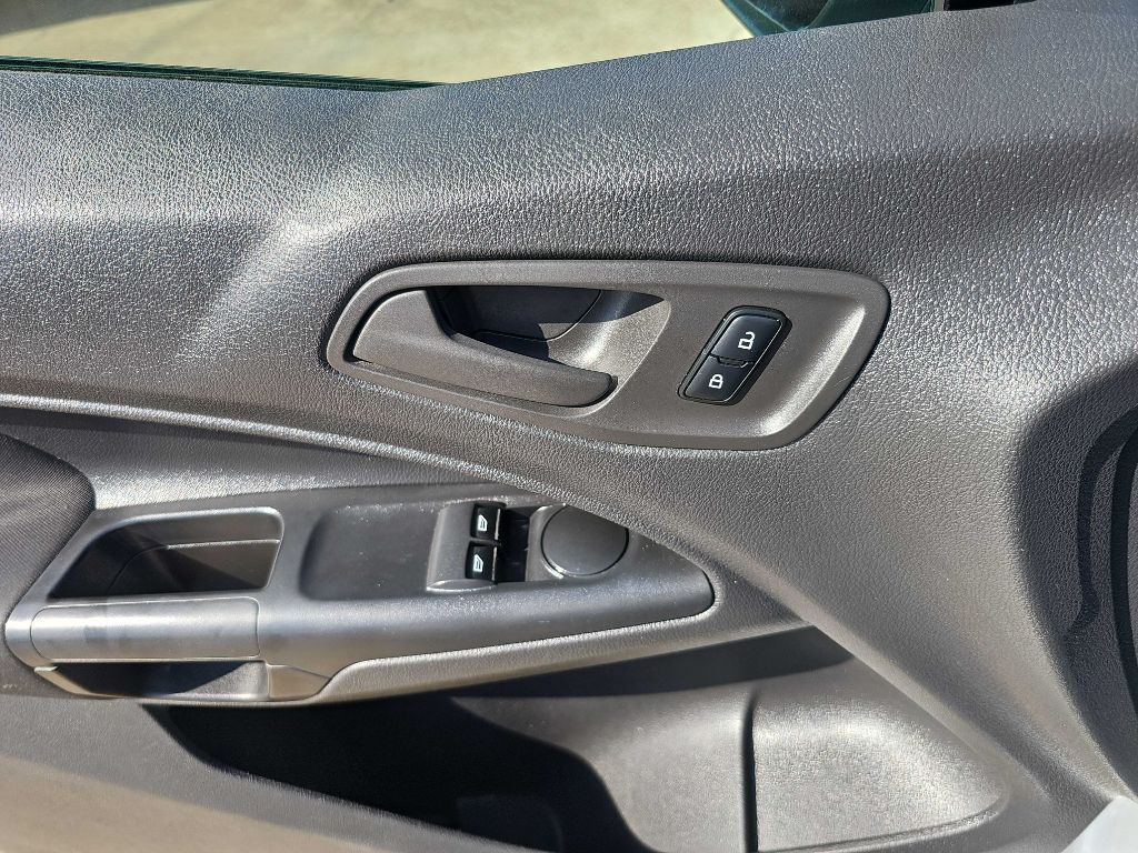 Photo 22 of this FORD TRANSIT CONNECT