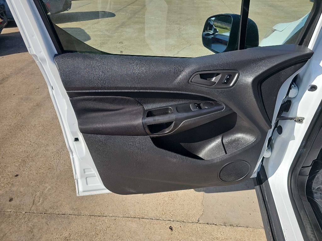 Photo 13 of this FORD TRANSIT CONNECT