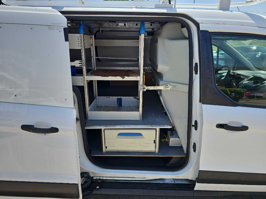 Photo 17 of this FORD TRANSIT CONNECT