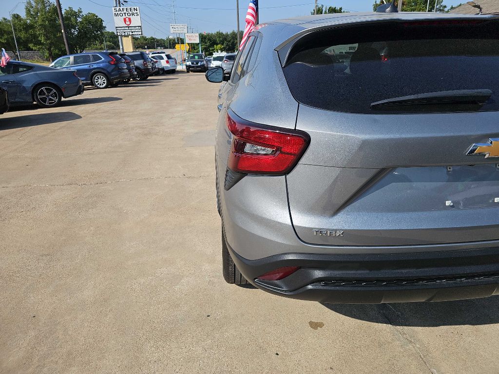 Photo 10 of this CHEVROLET TRAX