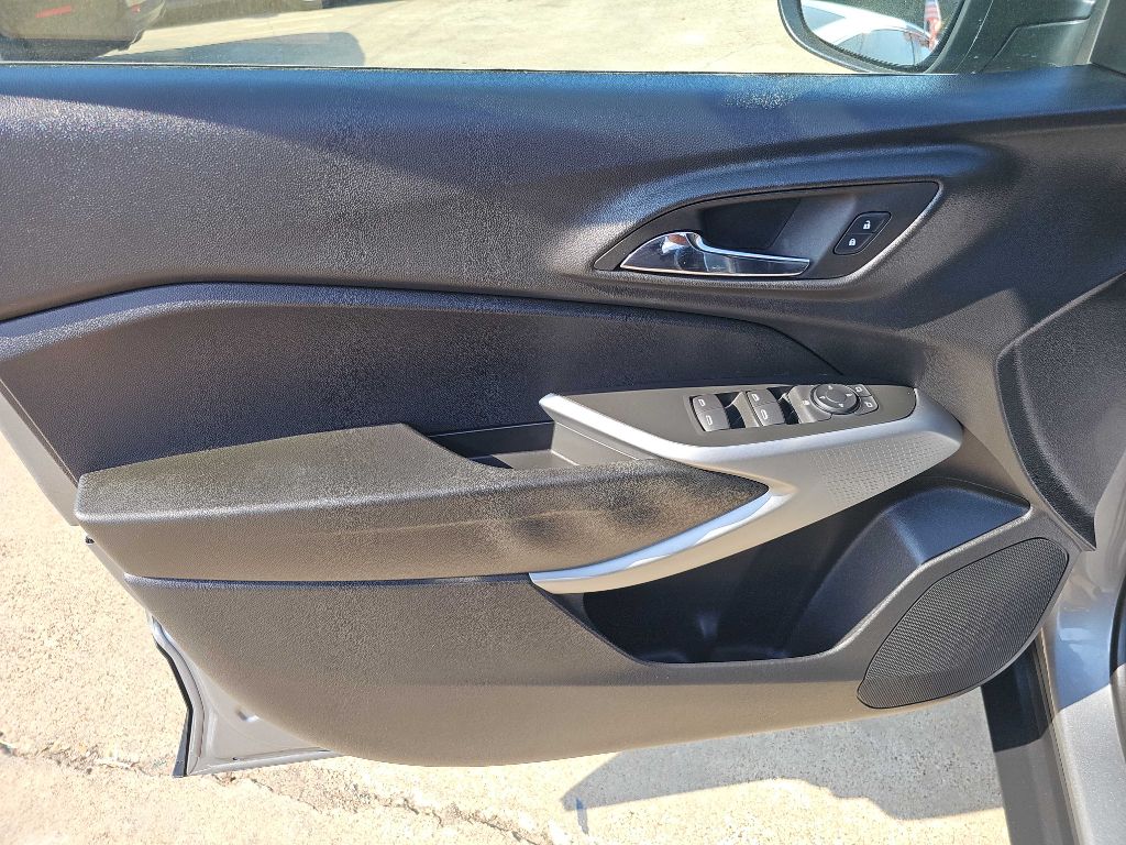 Photo 12 of this CHEVROLET TRAX