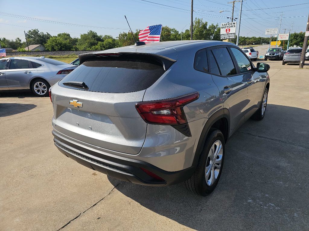 Photo 6 of this CHEVROLET TRAX