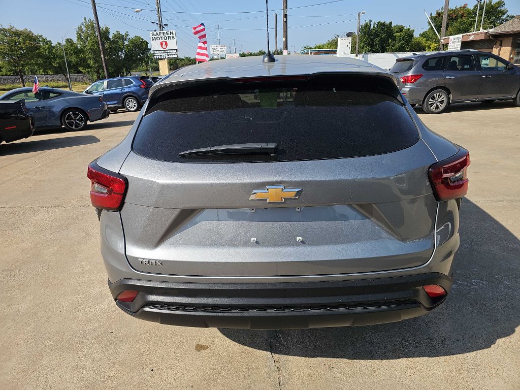 Photo 4 of this CHEVROLET TRAX