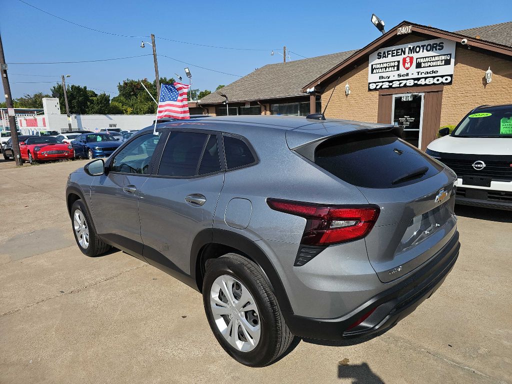 Photo 3 of this CHEVROLET TRAX
