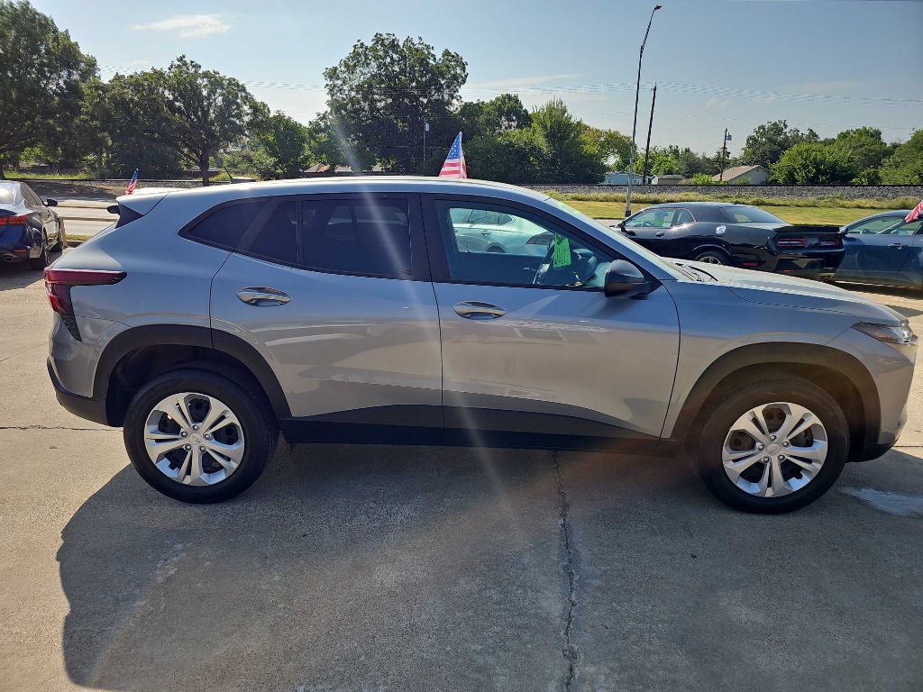 Photo 5 of this CHEVROLET TRAX
