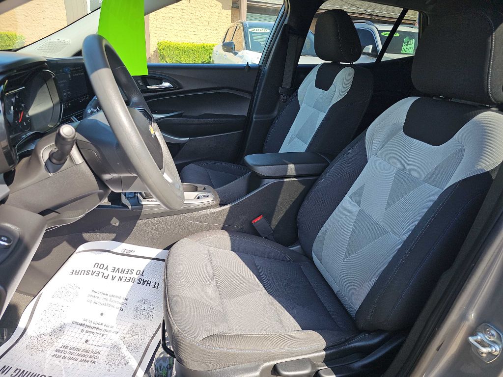 Photo 14 of this CHEVROLET TRAX