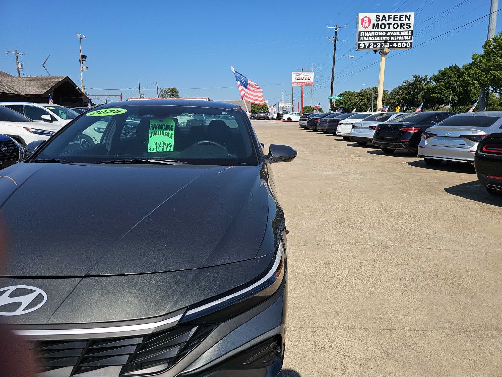 Photo 9 of this HYUNDAI ELANTRA
