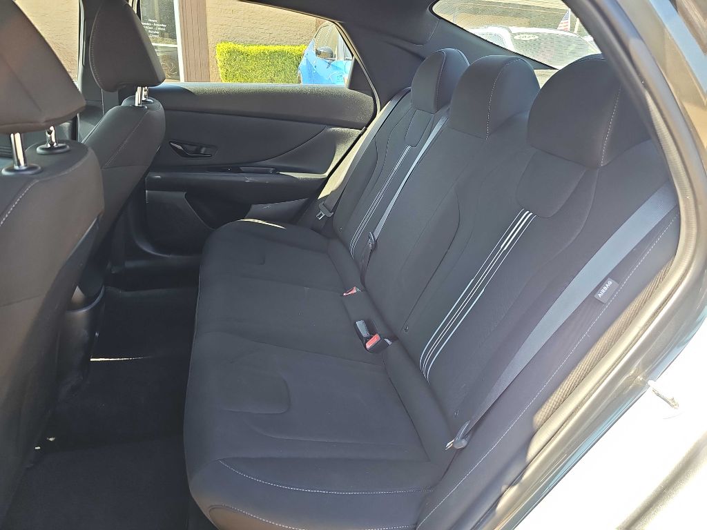 Photo 13 of this HYUNDAI ELANTRA